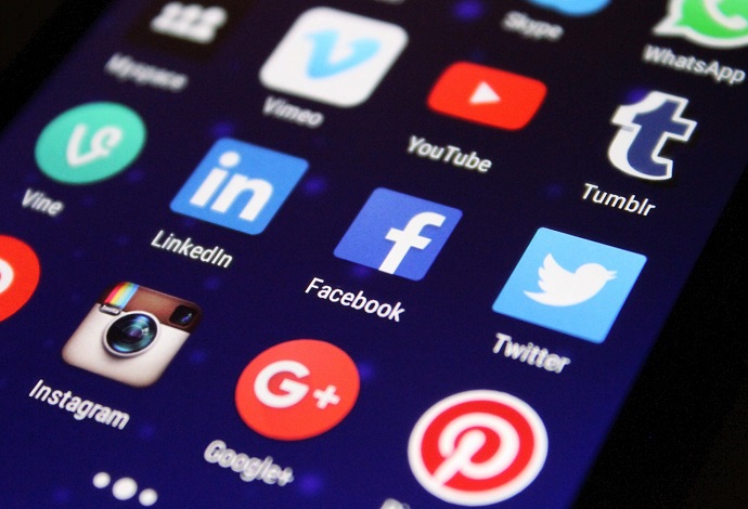 Social Média – Nemcsak Szórakozni Jó
